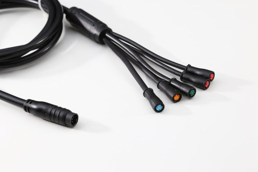 連接器是電路系統(tǒng)電氣連接的核心部件